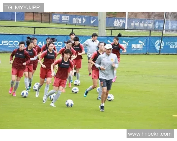 足球明星即将抵达中国进行训练活动引发球迷热切期待与关注